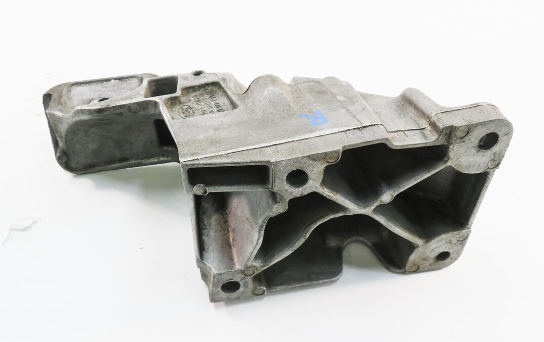Thumbnail 7: 2012 RANGE ROVER (L322) 5.0L AJ133 SUPERCHARGED ENGINE - MOTOR MOUNT BRACKET SET