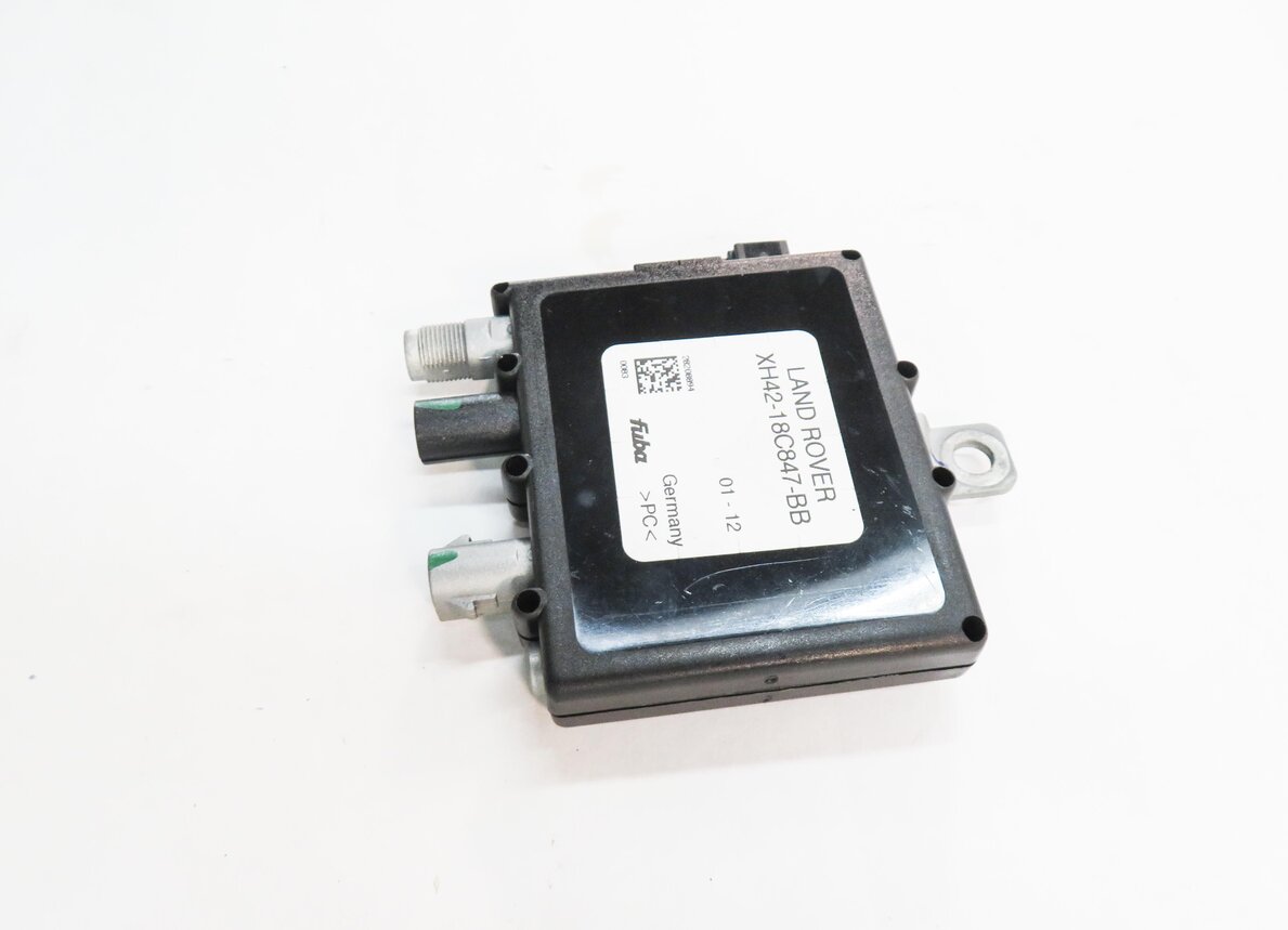Thumbnail 4: 2012 RANGE ROVER (L322) ANTENNA AMP AMPLIFIER CIRCUIT MODULE