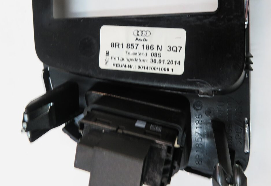Thumbnail 7: 2014 AUDI Q5 (B8 8R) GPS NAVIGATION DISPLAY SCREEN TRIM BEZEL w/ HAZARD SWITCH