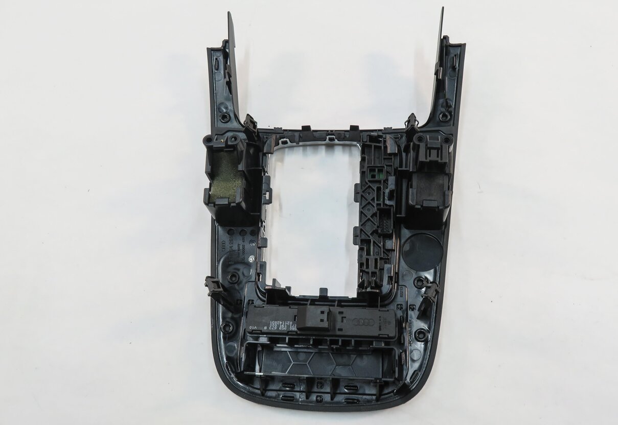 Thumbnail 6: 2014 AUDI Q5 (B8 8R) TRANSMISSION GEAR SHIFTER TRIM w/ PARKING BRAKE SWITCH