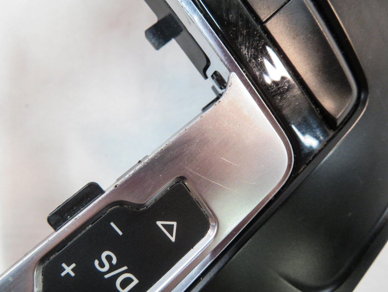 Thumbnail 9: 2014 AUDI Q5 (B8 8R) TRANSMISSION GEAR SHIFTER TRIM w/ PARKING BRAKE SWITCH