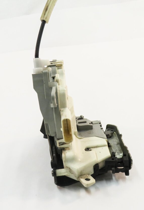 Thumbnail 2: 2010-2020 VW / PORSCHE - A3 A4 A8 S3 S4 Q5 MACAN PANAMERA - LEFT REAR DOOR LATCH