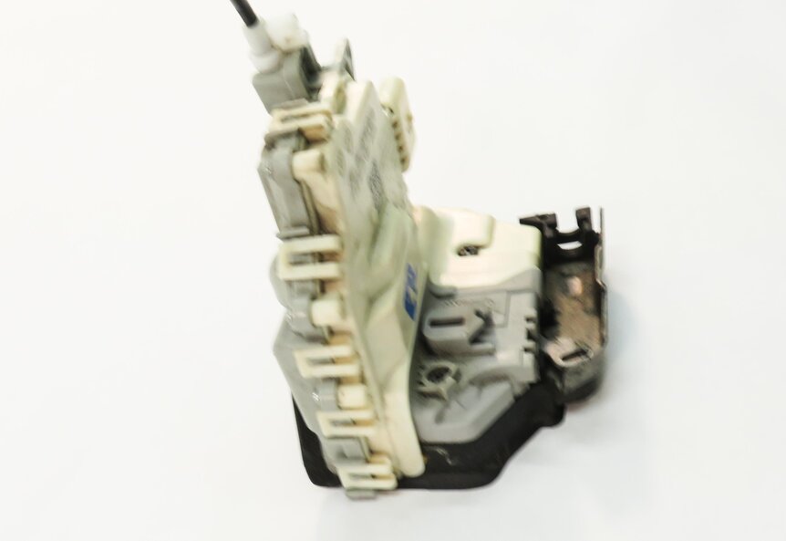 Thumbnail 4: 10-20 VW / PORSCHE - A3 A4 A8 S3 S4 Q5 MACAN PANAMERA - RIGHT REAR DOOR LATCH