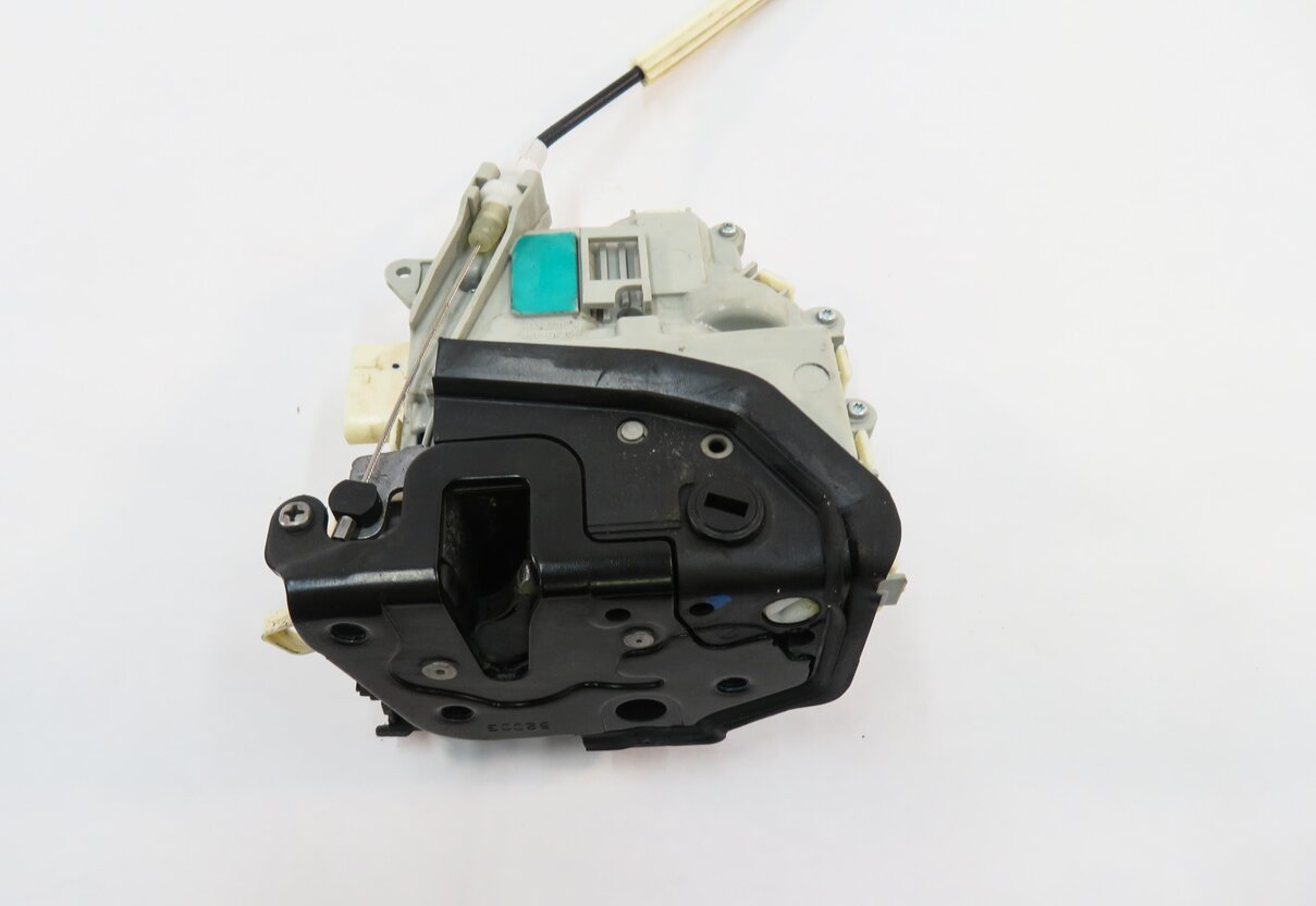 Thumbnail 5: 10-20 VW / PORSCHE - A3 A4 A8 S3 S4 Q5 MACAN PANAMERA - RIGHT REAR DOOR LATCH