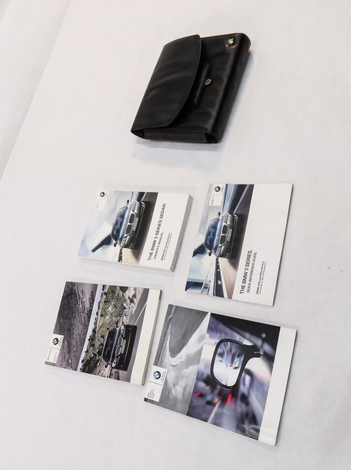 Thumbnail 4: 2012 BMW 550i (F10) OWNERS MANUAL BOOK BOOKLET GUIDE SET w/ CASE