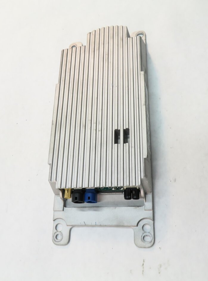 Thumbnail 3: 2012 BMW 550i (F10) BLUETOOTH TELEMATICS COMMUNICATION COMBOX CONTROL MODULE