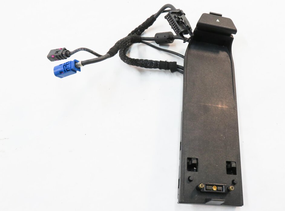 Thumbnail 2: 2012 BMW 550i (F10) FRONT CENTER CONSOLE CELL PHONE CRADLE