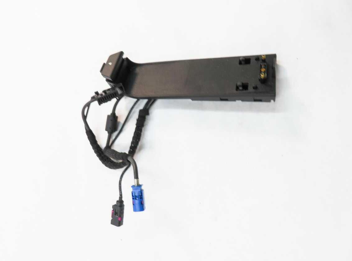 Thumbnail 3: 2012 BMW 550i (F10) FRONT CENTER CONSOLE CELL PHONE CRADLE