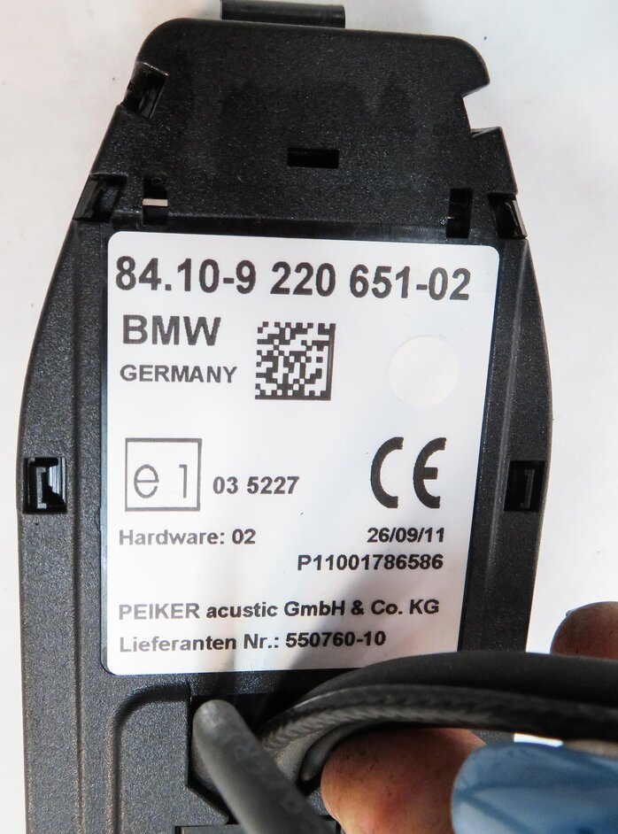 Thumbnail 6: 2012 BMW 550i (F10) FRONT CENTER CONSOLE CELL PHONE CRADLE