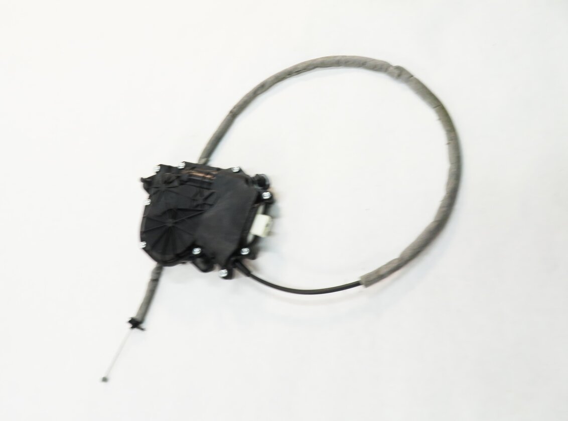 Thumbnail 3: 2012 BMW 550i (F10) REAR TRUNK SOFT CLOSE ACTUATOR MOTOR