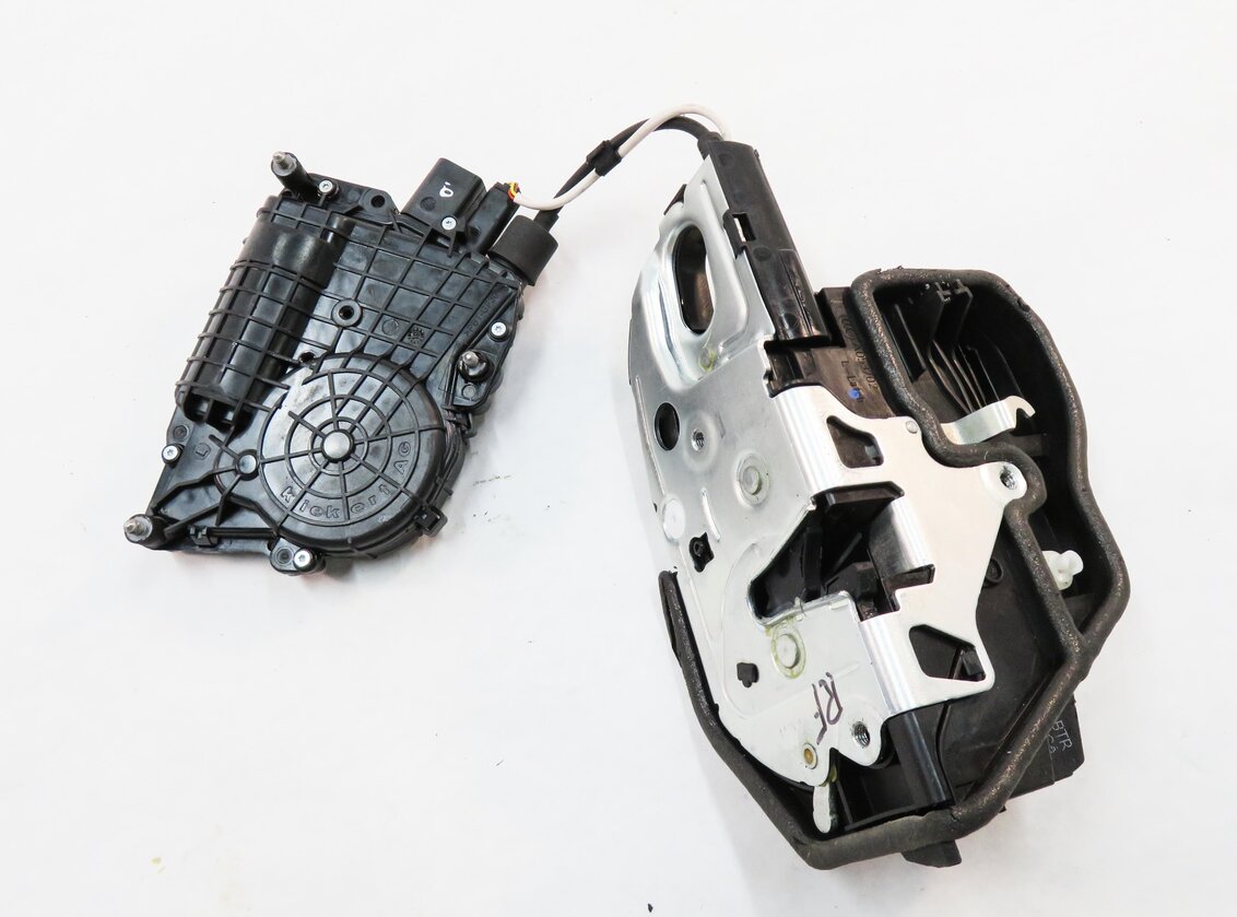 Thumbnail 6: 2011-2016 BMW 528i 535i 550i M5 (F10) RIGHT REAR SOFT CLOSE DOOR LOCK LATCH