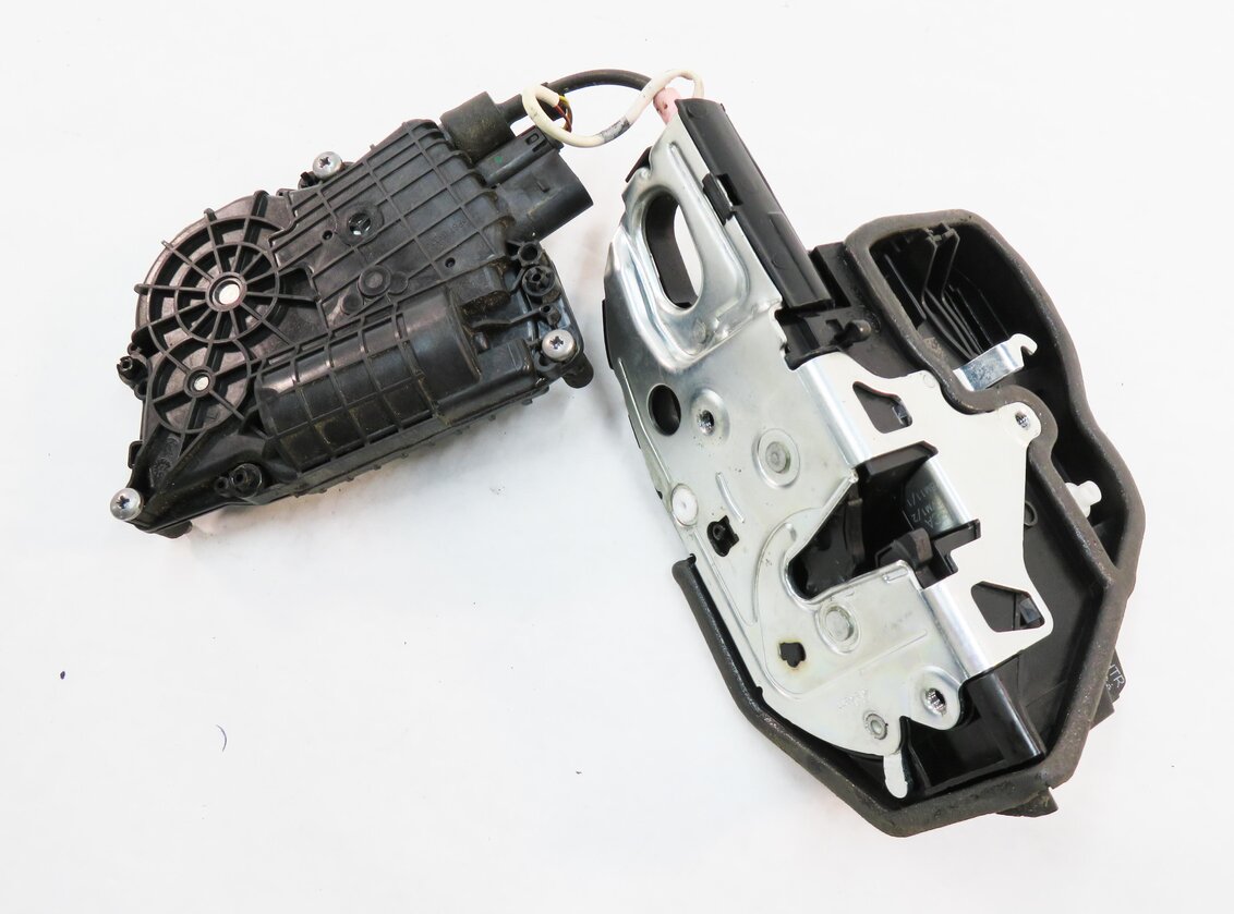 Thumbnail 6: 10-16 BMW 528i 535i 550i 750i 760i (F01 F10) RIGHT FRONT SOFT CLOSE DOOR LATCH