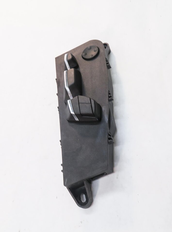 Thumbnail 3: 2012 BMW 550i (F10) LEFT FRONT DRIVER SEAT ADJUSTMENT SWITCH
