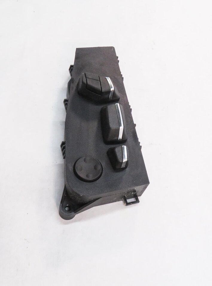 Thumbnail 4: 2012 BMW 550i (F10) LEFT FRONT DRIVER SEAT ADJUSTMENT SWITCH