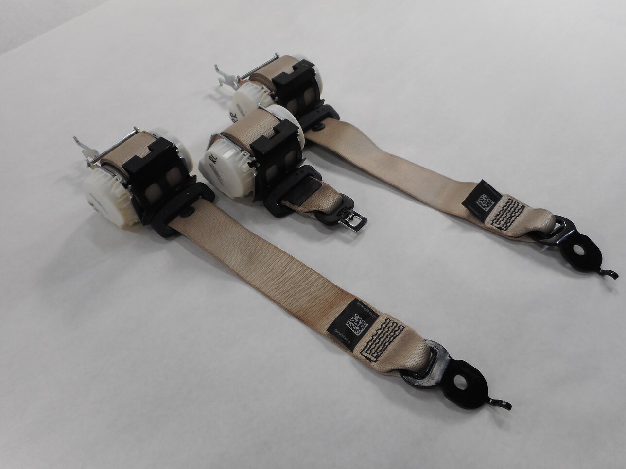 Thumbnail 3: 2012 BMW 550i (F10) REAR SEAT SEATBELT RETRACTOR SET-3 (OYSTER)