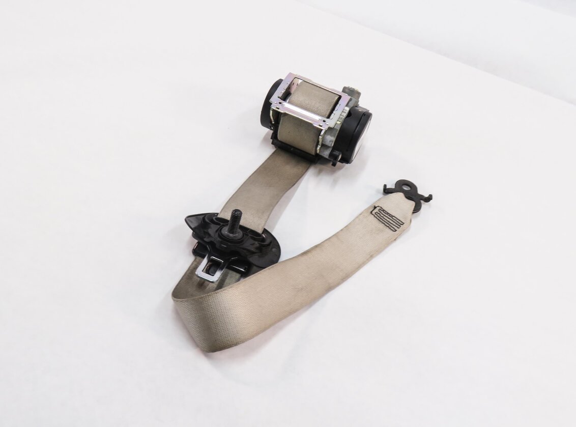 Thumbnail 4: 2012 BMW 550i (F10) REAR SEAT SEATBELT RETRACTOR SET-3 (OYSTER)