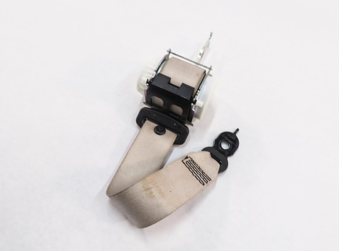 Thumbnail 5: 2012 BMW 550i (F10) REAR SEAT SEATBELT RETRACTOR SET-3 (OYSTER)