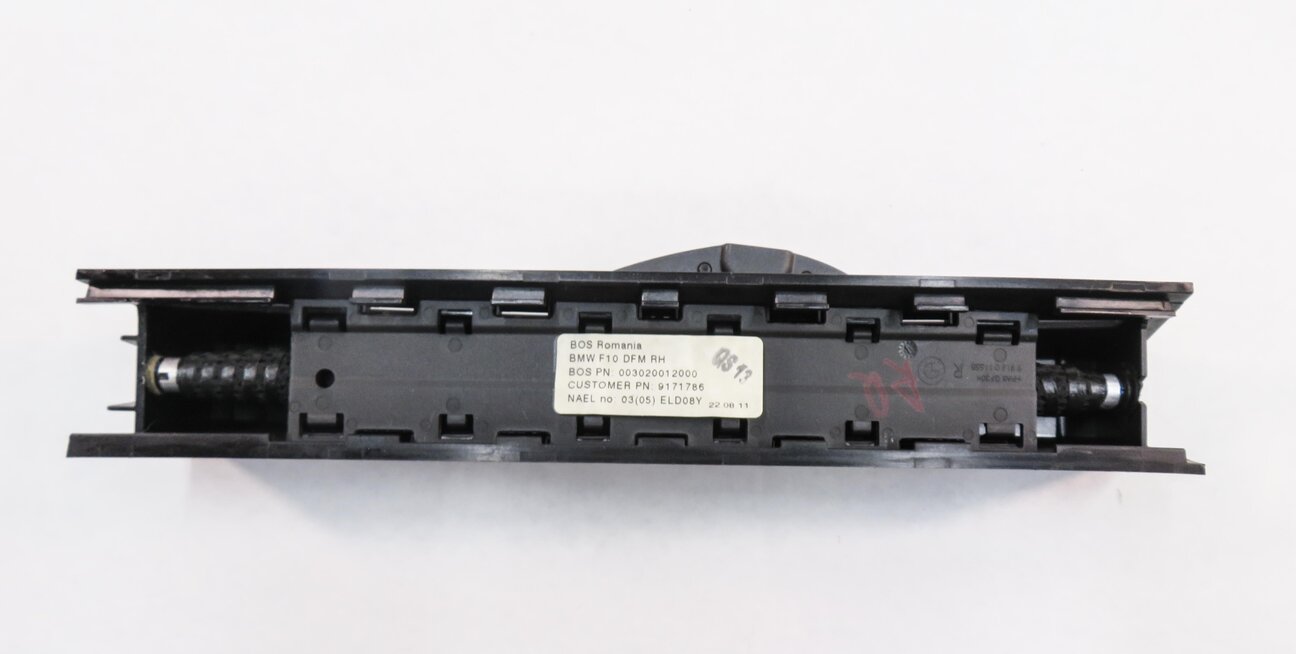 Thumbnail 5: 11-16 BMW 528i 535i 550i (F10) RIGHT REAR DOOR VENT WINDOW PRIVACY SHADE (BLACK)