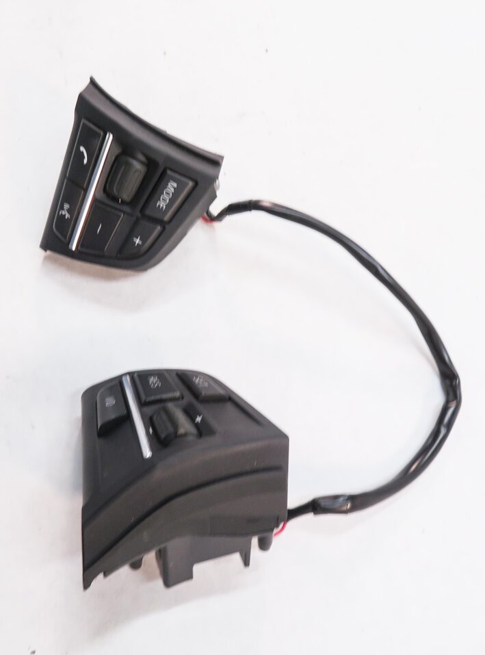 Thumbnail 4: 2012 BMW 550i (F10) STEERING WHEEL SWITCH BUTTON SET-2