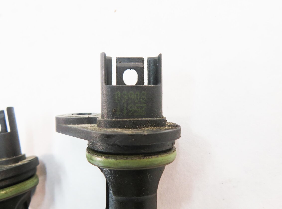 Thumbnail 6: 2012 BMW 550i (F10) 4.4L N63 TWIN TURBO ENGINE - CAMSHAFT CAM POSITION SENSOR