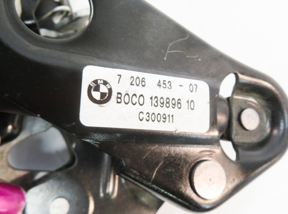 Thumbnail 9: 2012 BMW 550i (F10) FRONT LEFT & RIGHT LOWER HOOD LOCK LATCH SET-2