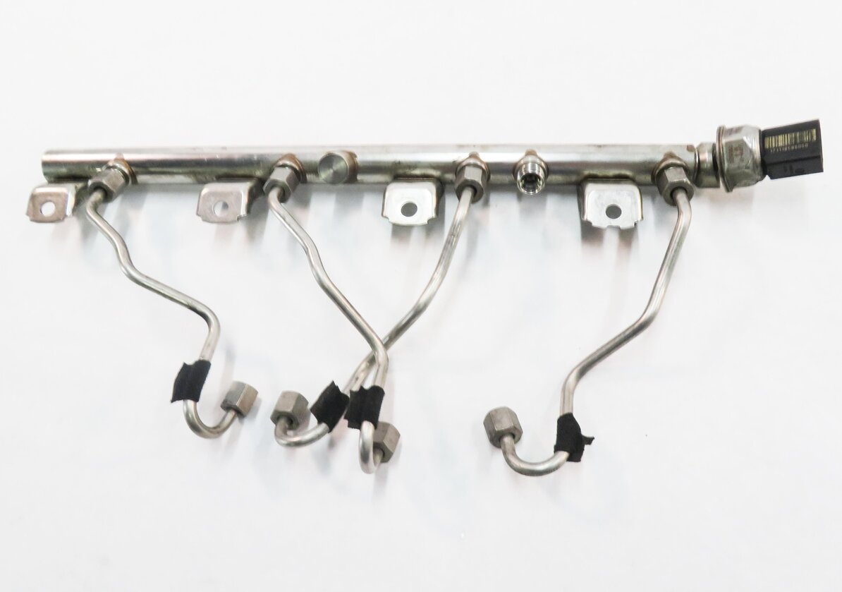 Thumbnail 10: 2012 BMW 550i (F10) 4.4L N63 TWIN TURBO ENGINE - LEFT & RIGHT FUEL RAIL SET-2