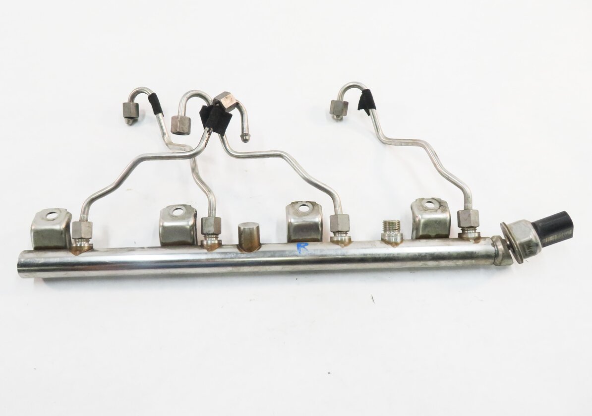 Thumbnail 4: 2012 BMW 550i (F10) 4.4L N63 TWIN TURBO ENGINE - LEFT & RIGHT FUEL RAIL SET-2