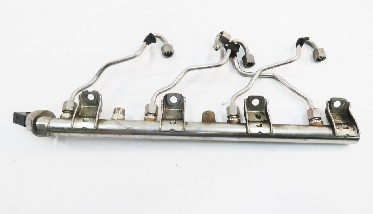 Thumbnail 5: 2012 BMW 550i (F10) 4.4L N63 TWIN TURBO ENGINE - LEFT & RIGHT FUEL RAIL SET-2