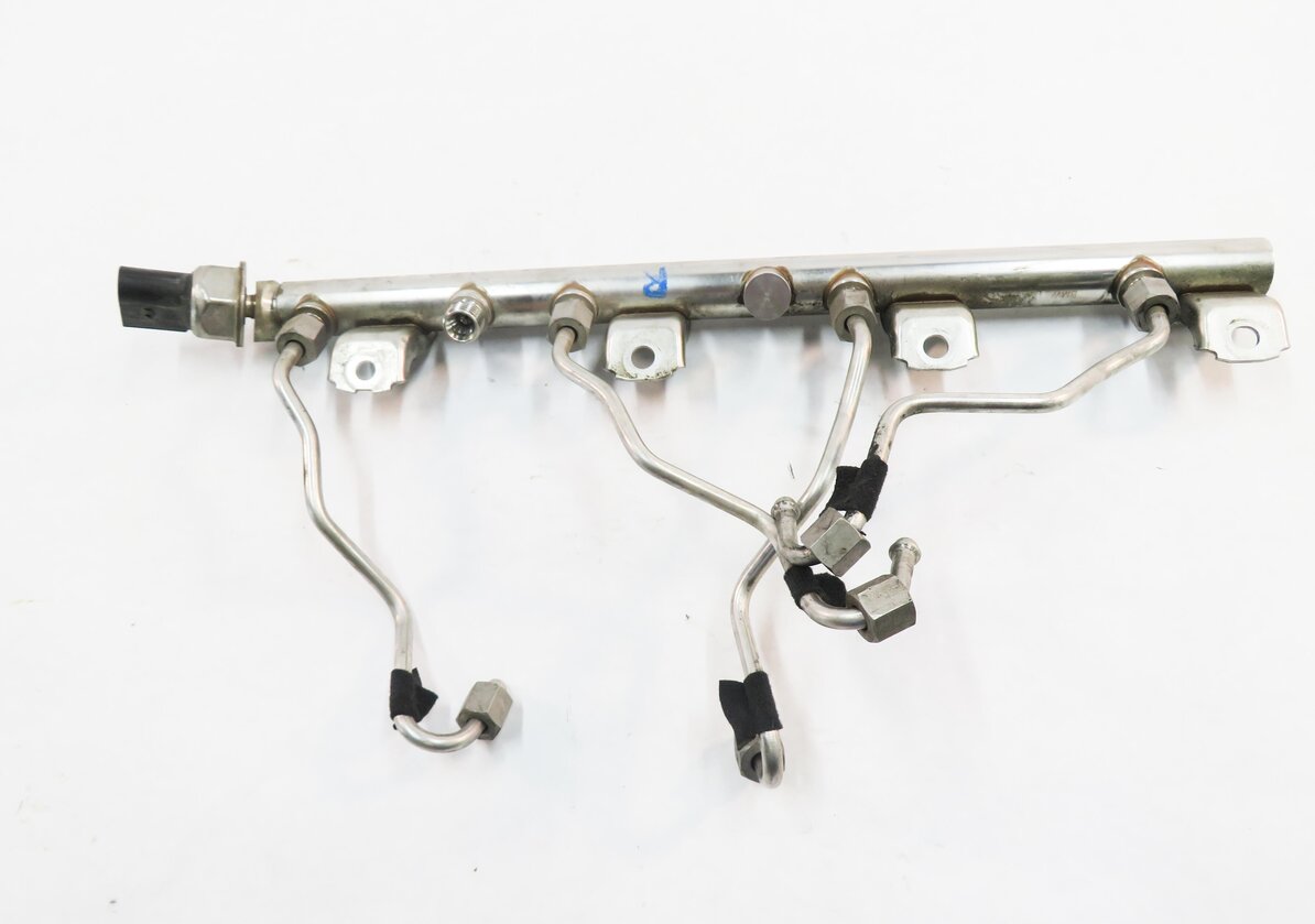 Thumbnail 6: 2012 BMW 550i (F10) 4.4L N63 TWIN TURBO ENGINE - LEFT & RIGHT FUEL RAIL SET-2