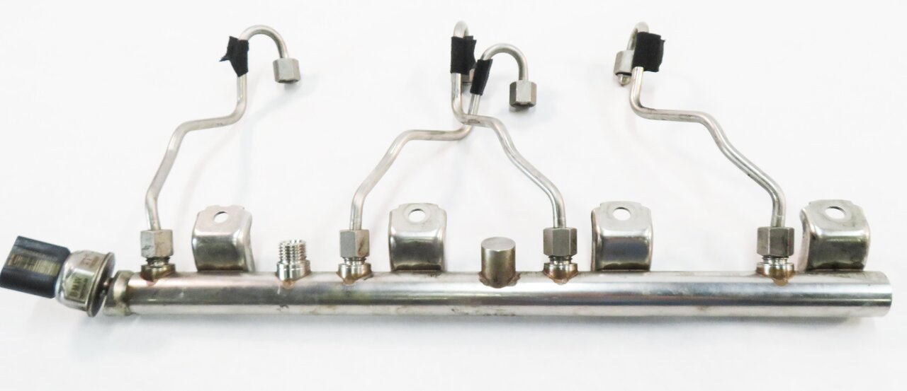 Thumbnail 8: 2012 BMW 550i (F10) 4.4L N63 TWIN TURBO ENGINE - LEFT & RIGHT FUEL RAIL SET-2