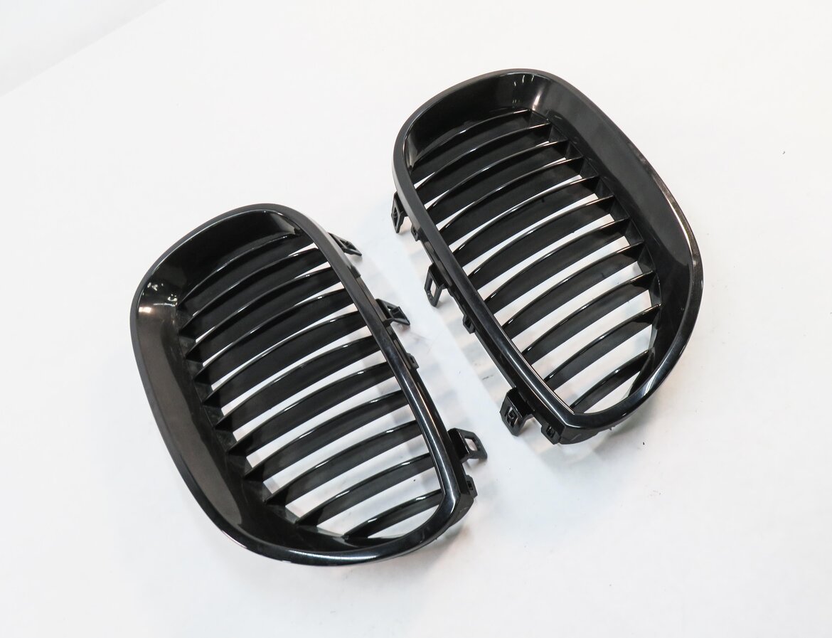 2006-2010 BMW 525i 528i 530i 535i 545i 550i M5 (E60) FRONT HOOD VENT GRILLE SET
