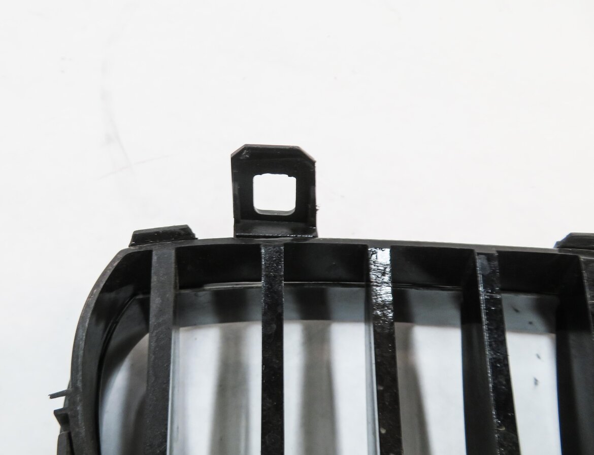 Thumbnail 10: 2006-2010 BMW 525i 528i 530i 535i 545i 550i M5 (E60) FRONT HOOD VENT GRILLE SET