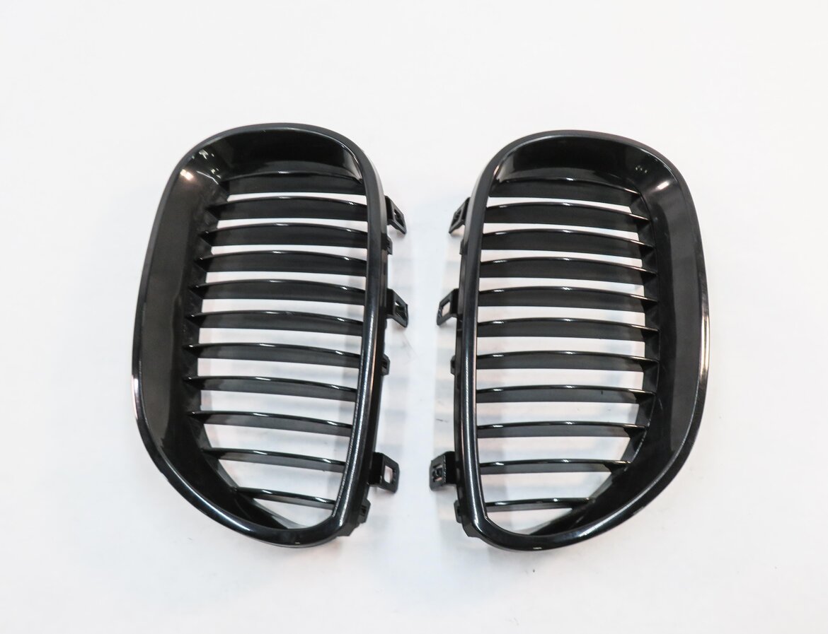 Thumbnail 2: 2006-2010 BMW 525i 528i 530i 535i 545i 550i M5 (E60) FRONT HOOD VENT GRILLE SET