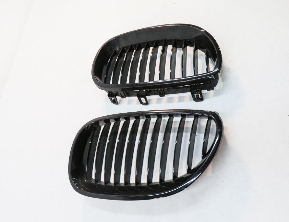 Thumbnail 3: 2006-2010 BMW 525i 528i 530i 535i 545i 550i M5 (E60) FRONT HOOD VENT GRILLE SET