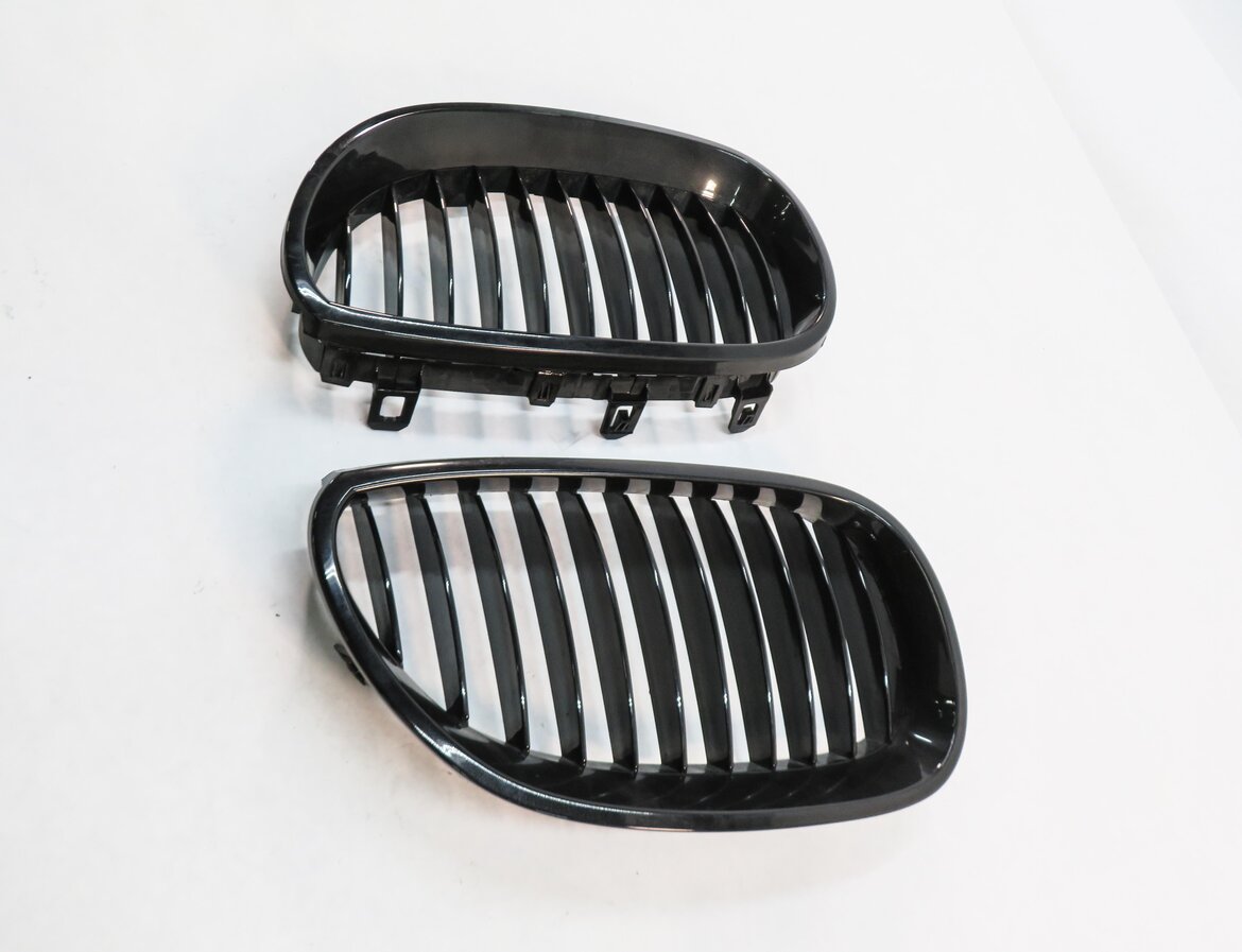 Thumbnail 4: 2006-2010 BMW 525i 528i 530i 535i 545i 550i M5 (E60) FRONT HOOD VENT GRILLE SET