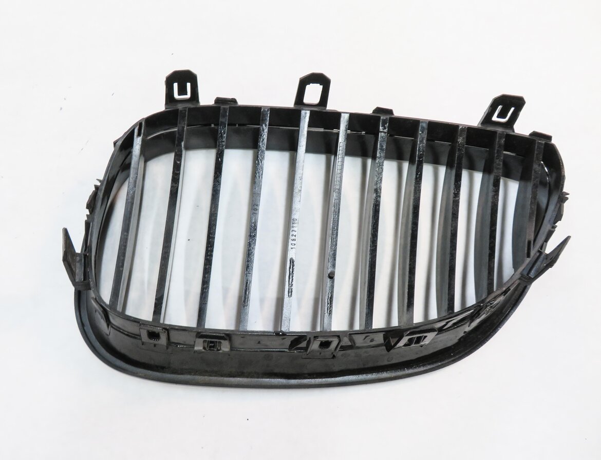 Thumbnail 6: 2006-2010 BMW 525i 528i 530i 535i 545i 550i M5 (E60) FRONT HOOD VENT GRILLE SET