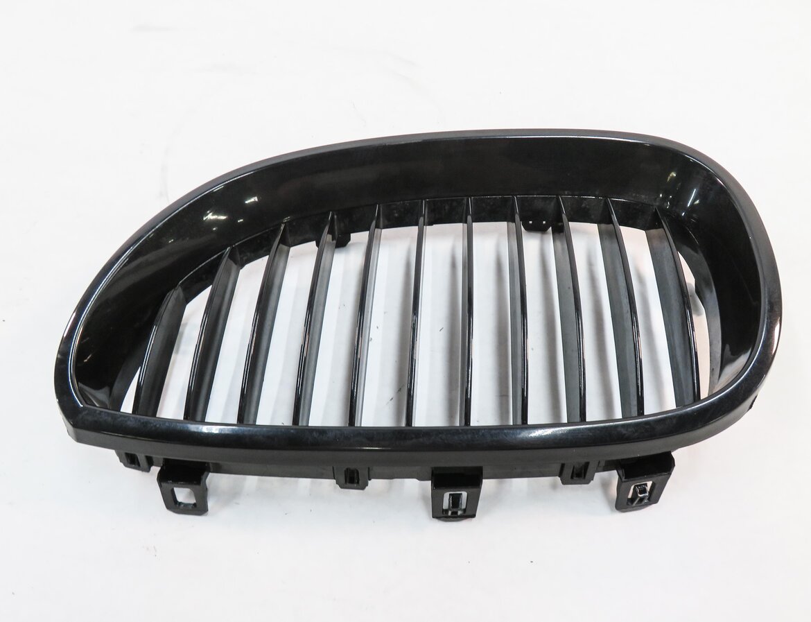 Thumbnail 7: 2006-2010 BMW 525i 528i 530i 535i 545i 550i M5 (E60) FRONT HOOD VENT GRILLE SET