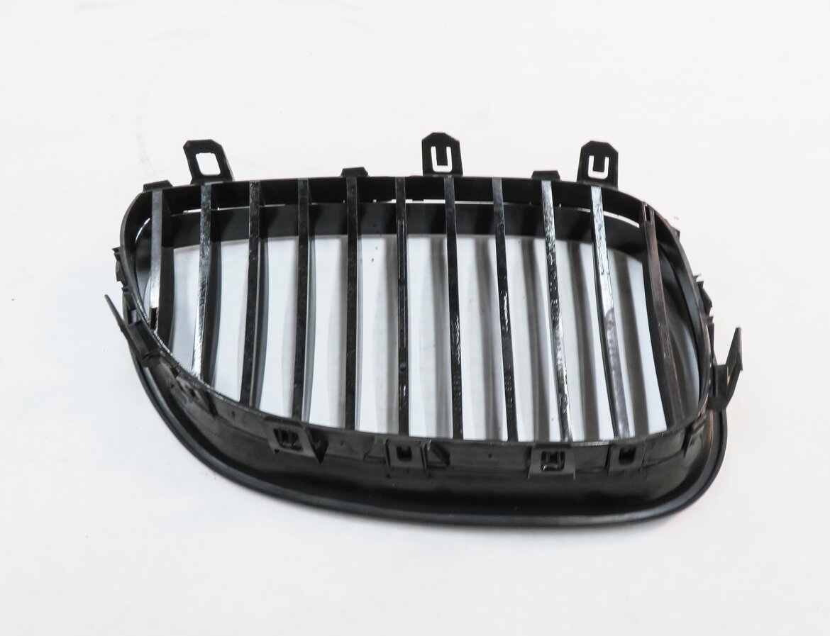 Thumbnail 8: 2006-2010 BMW 525i 528i 530i 535i 545i 550i M5 (E60) FRONT HOOD VENT GRILLE SET