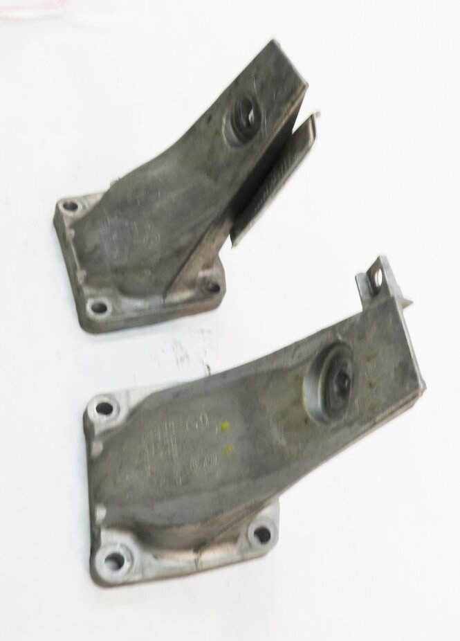 Thumbnail 4: 2008 BMW M5 ///M (E60) 5.0L S85 V10 LEFT & RIGHT ENGINE MOTOR MOUNT BRACKET SET
