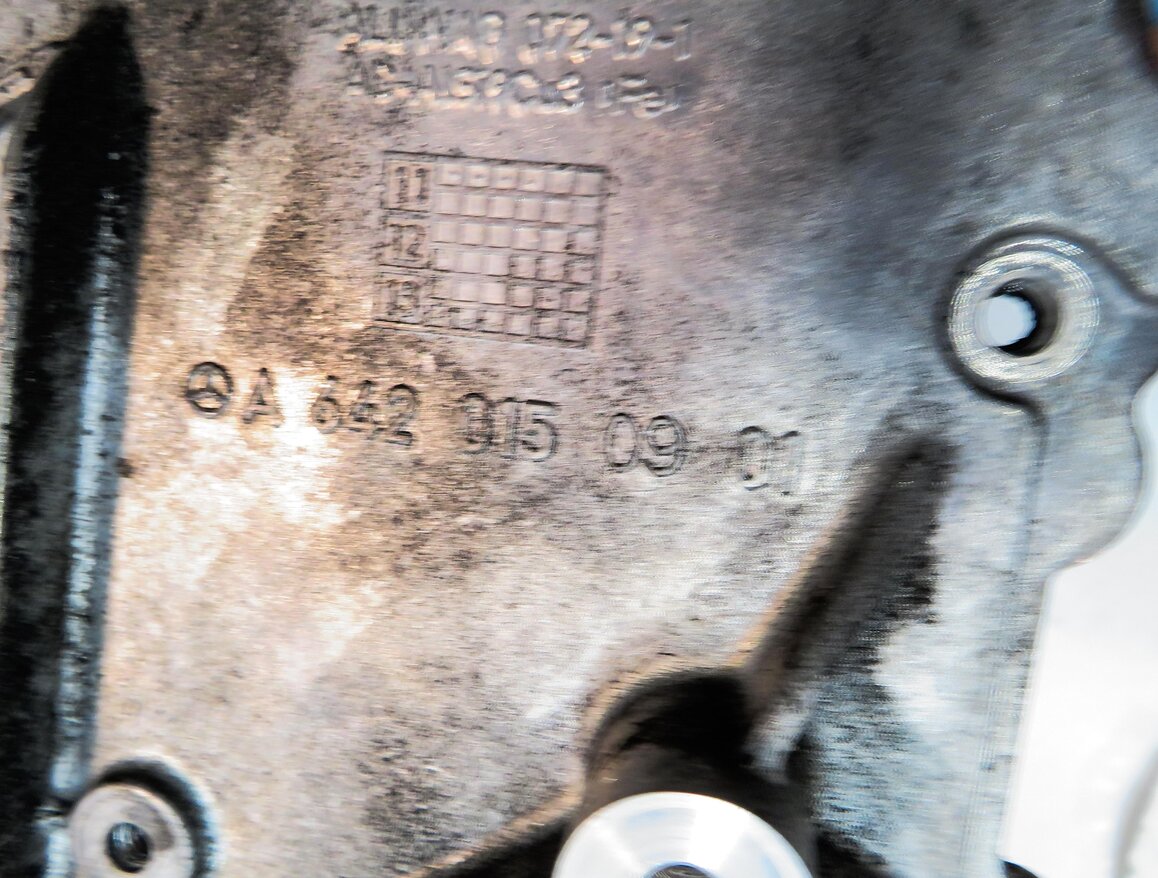 Thumbnail 7: 09-15 MERCEDES E350 GL350 ML350 S350 R320 R350 - 3.0L OM642 DIESEL TIMING COVER