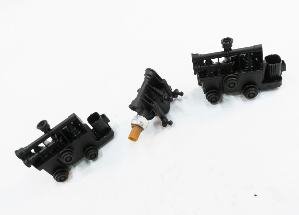 2007 RANGE ROVER SPORT (L320) AIR SUSPENSION VALVE BLOCK SET-3