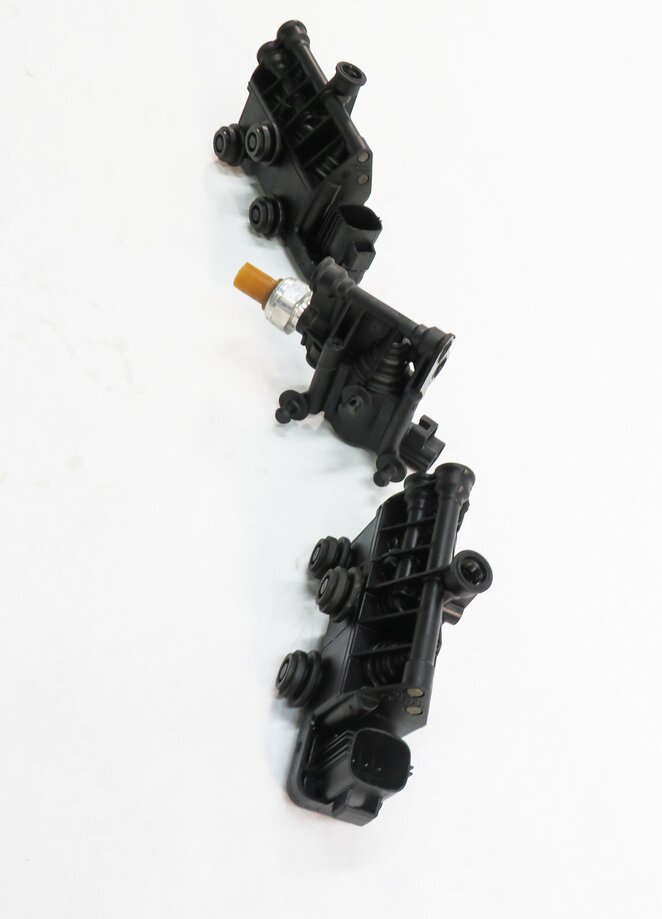 Thumbnail 3: 2007 RANGE ROVER SPORT (L320) AIR SUSPENSION VALVE BLOCK SET-3