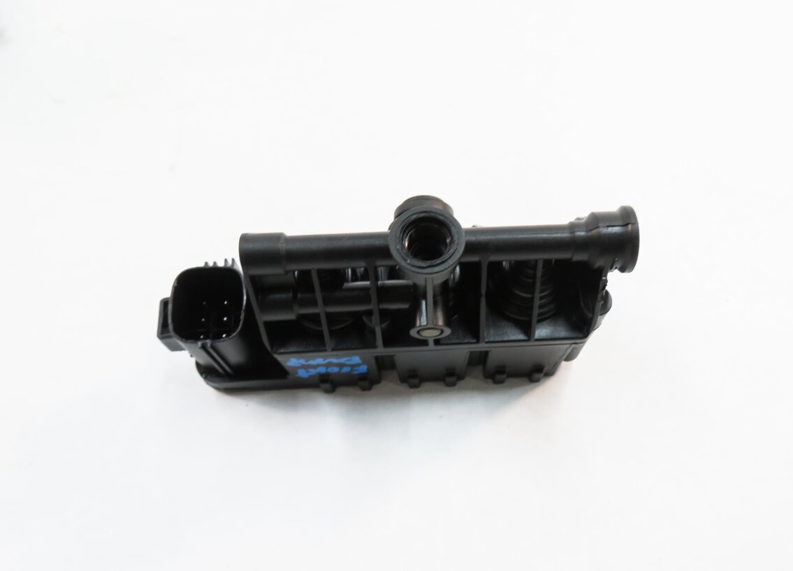 Thumbnail 4: 2007 RANGE ROVER SPORT (L320) AIR SUSPENSION VALVE BLOCK SET-3