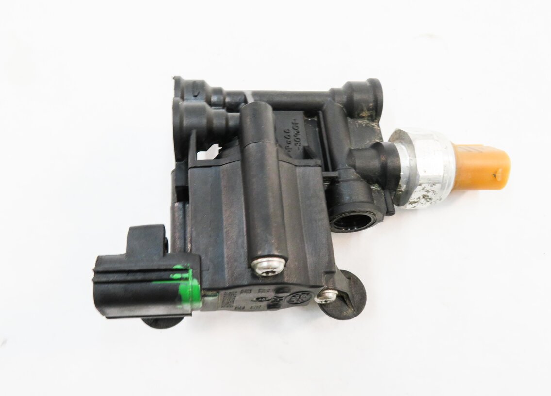 Thumbnail 7: 2007 RANGE ROVER SPORT (L320) AIR SUSPENSION VALVE BLOCK SET-3