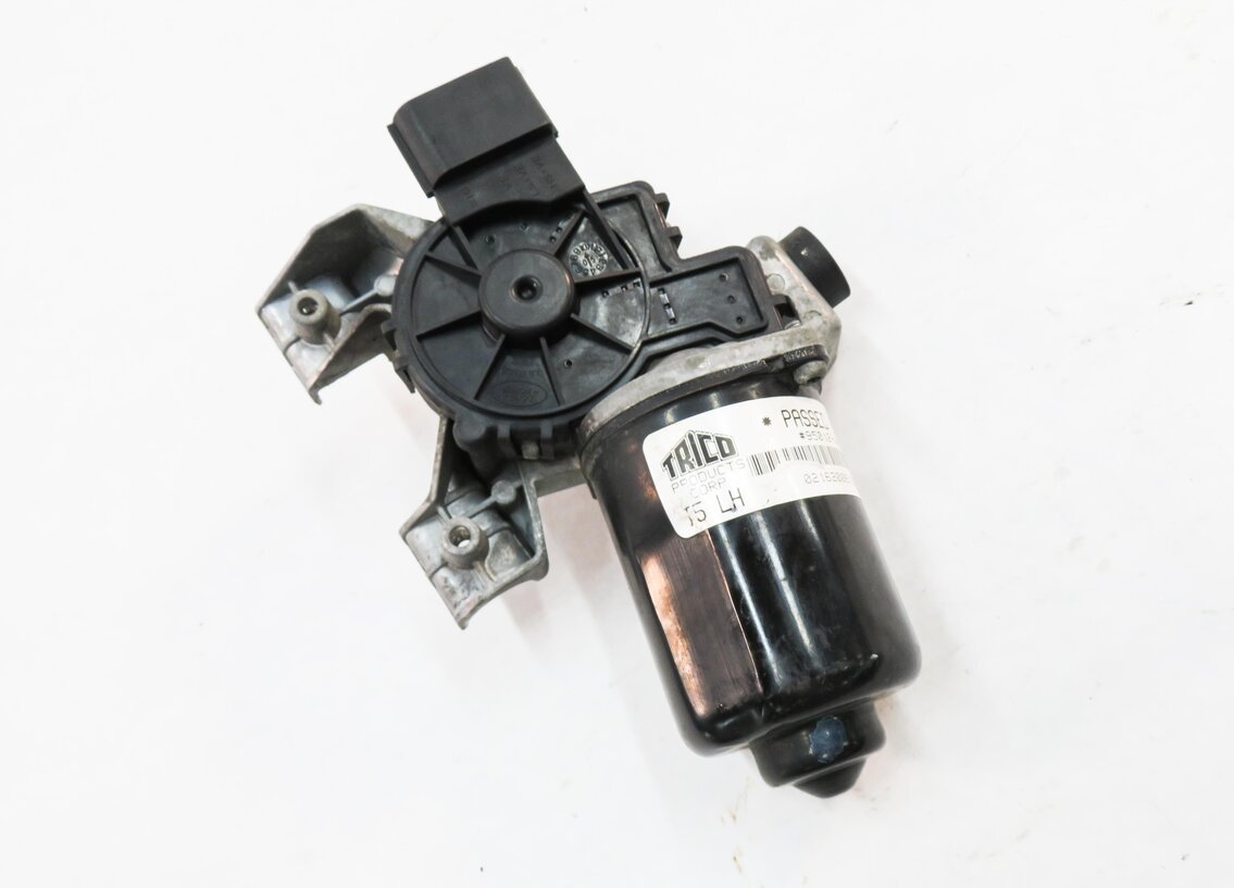Thumbnail 1: 05-16 LAND ROVER LR3 LR4 - RANGE ROVER SPORT (L320) FRONT WINDSHIELD WIPER MOTOR