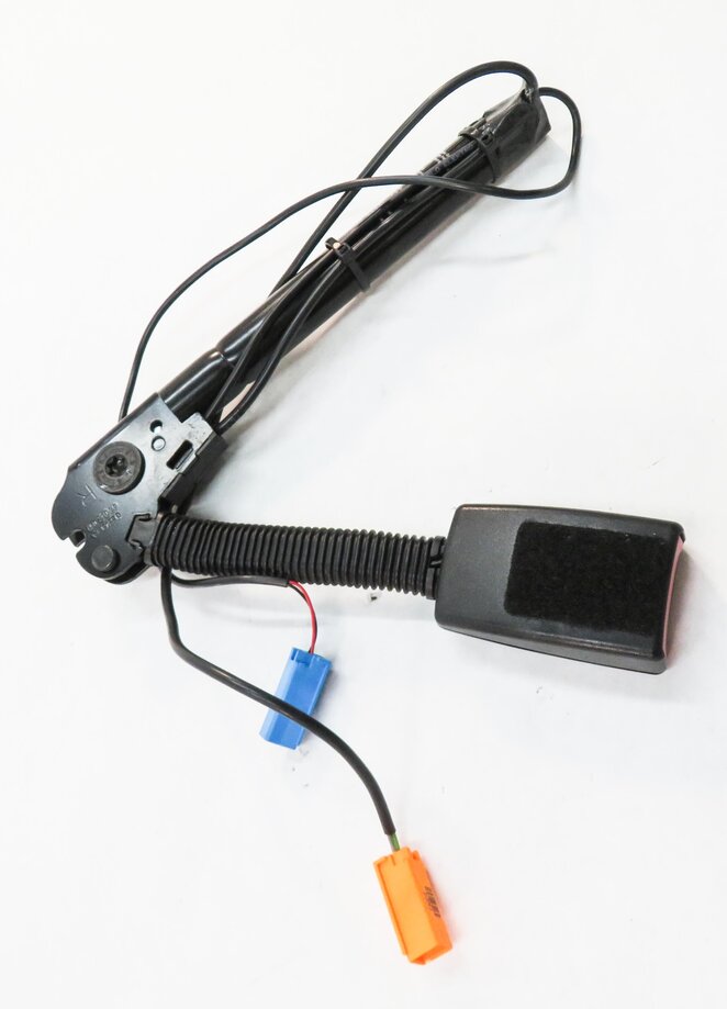 Thumbnail 3: 2006-2007 LR3 / RANGE ROVER SPORT (L320) RIGHT FRONT SEATBELT BUCKLE RECEIVER