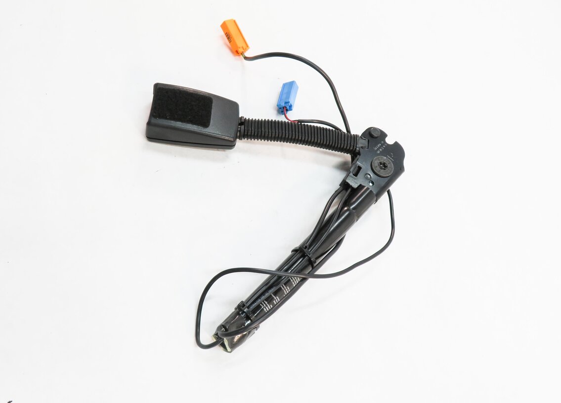 Thumbnail 4: 2006-2007 LR3 / RANGE ROVER SPORT (L320) RIGHT FRONT SEATBELT BUCKLE RECEIVER