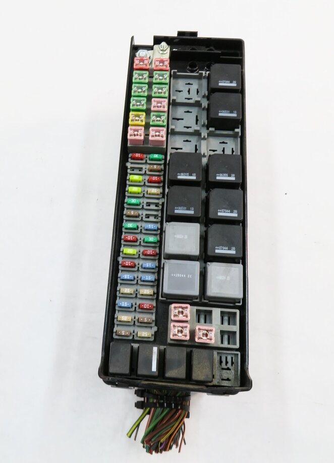 Thumbnail 5: 2007-2009 RANGE ROVER SPORT (L320) 4.2L SUPERCHARGED ENGINE FUSE BOX