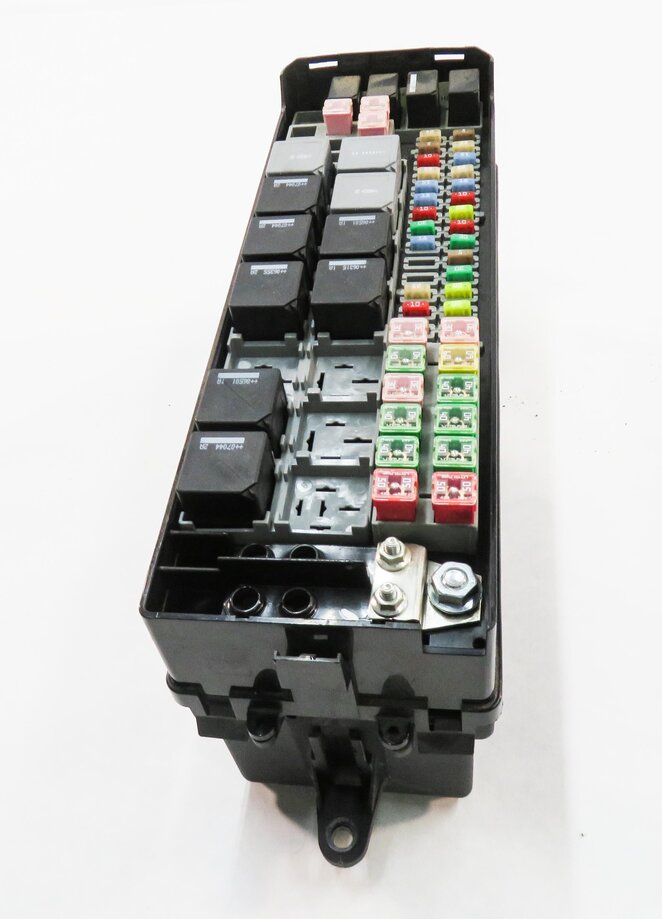 Thumbnail 6: 2007-2009 RANGE ROVER SPORT (L320) 4.2L SUPERCHARGED ENGINE FUSE BOX