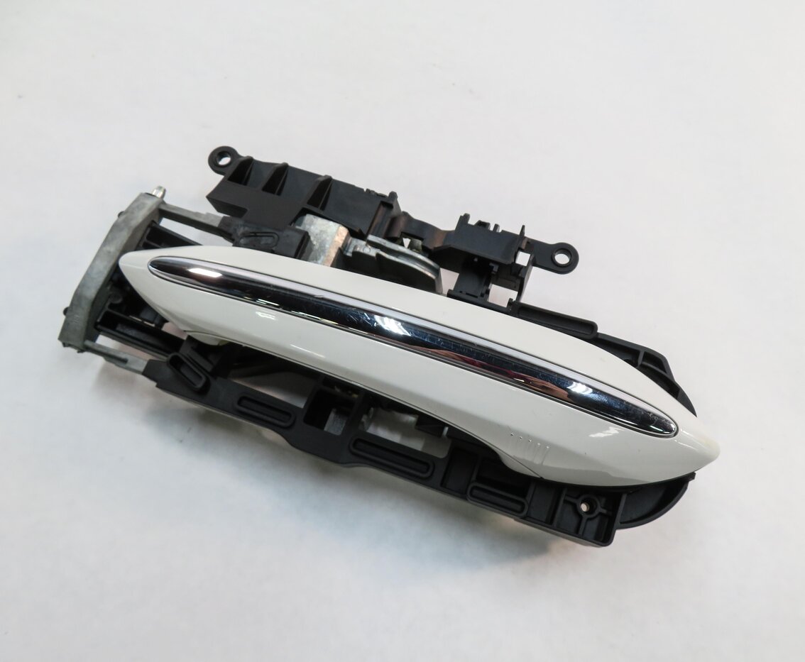 09-18 BMW 528i 535i 550i 740i 750i 760i RIGHT REAR COMFORT DOOR HANDLE (WHITE)